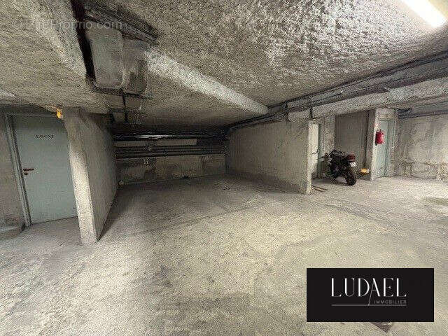 Parking à PARIS-10E