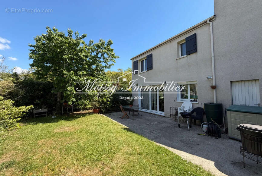 Maison à MOISSY-CRAMAYEL