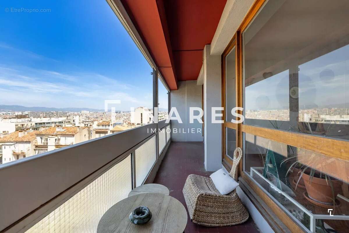 LE SEPTIÈME CIEL - Appartement T3 de 80m² - Deux balcons - Vue dégagée & aperçu mer - 13007 - photo 4