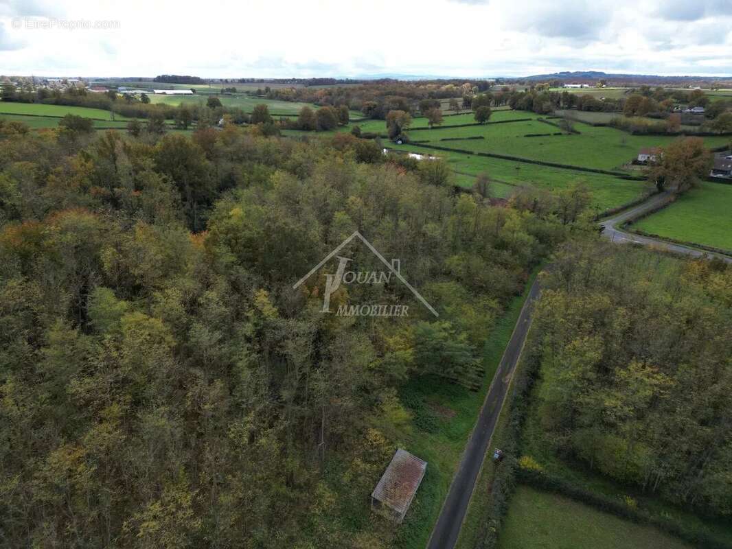 Terrain à SALIGNY-SUR-ROUDON