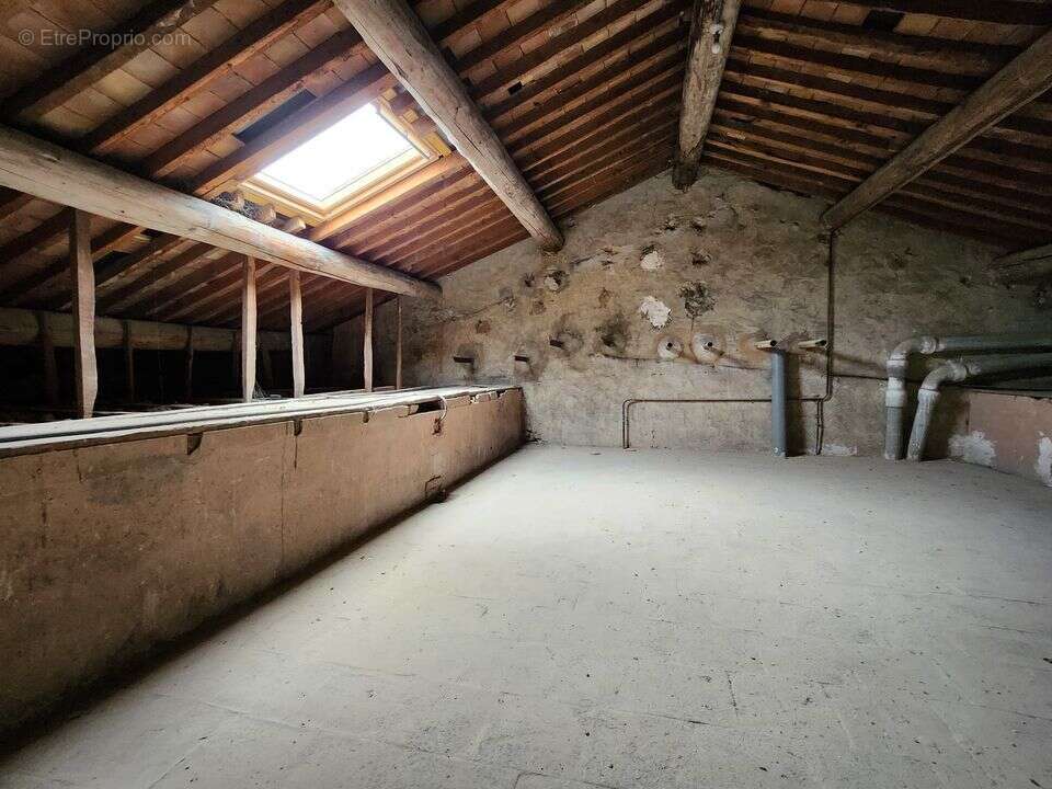 Combles louées / Château Gombert - Autre à MARSEILLE-13E