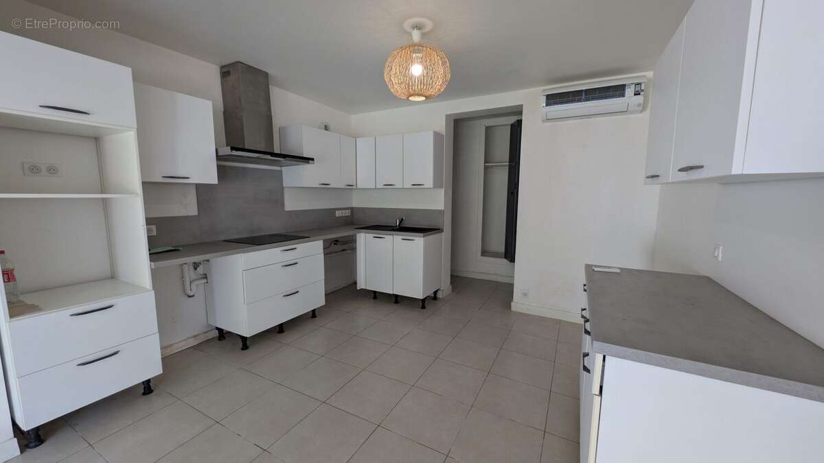Maison 174 m² à Saint-Clement-De-Riviere  - photo 3
