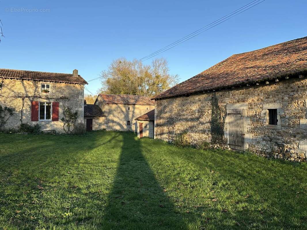 Maison à SOMMIERES-DU-CLAIN