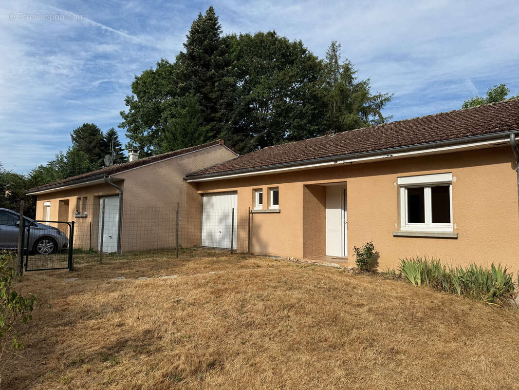 Auv 1222 : Maison de 1979, Pionsat à distance de marche, quartier arboré - photo 14