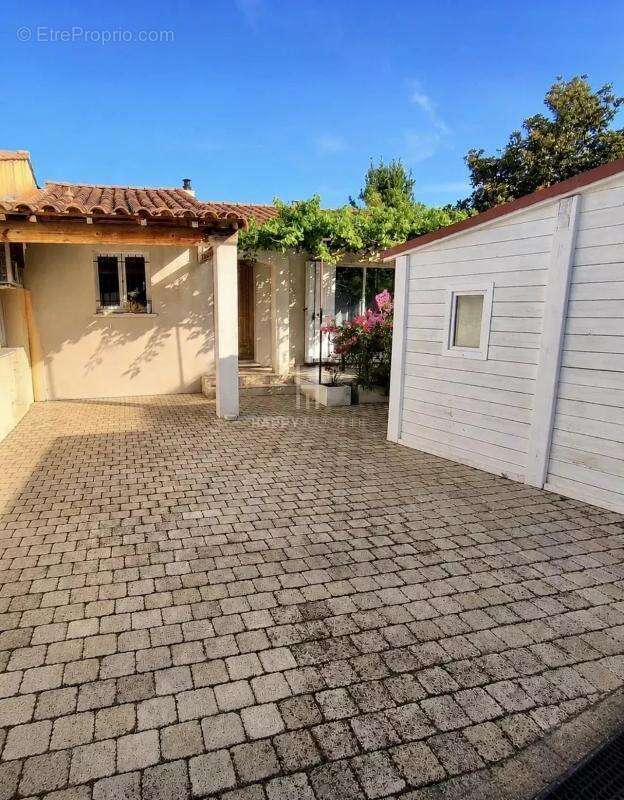 Maison à MOURIES