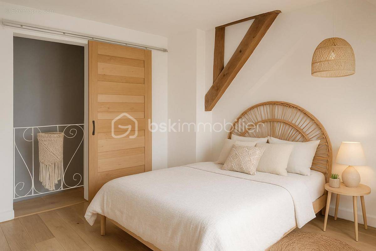 Maison à SAINT-MITRE-LES-REMPARTS