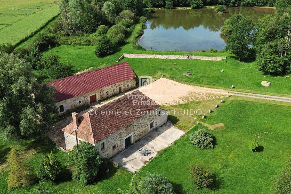 Terrain à MEUNET-SUR-VATAN