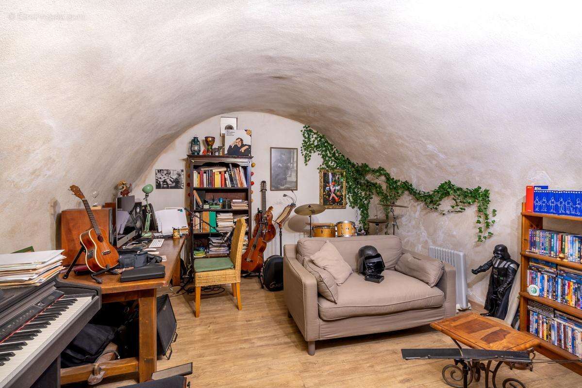 Rare à Cuges-les Pins-Maison de village de caractère de 115 M2 avec terrasse de plus de 21M2 - photo 11