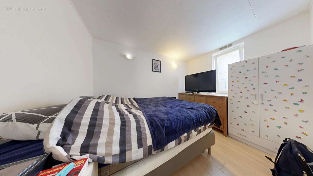 Appartement à VAUJOURS