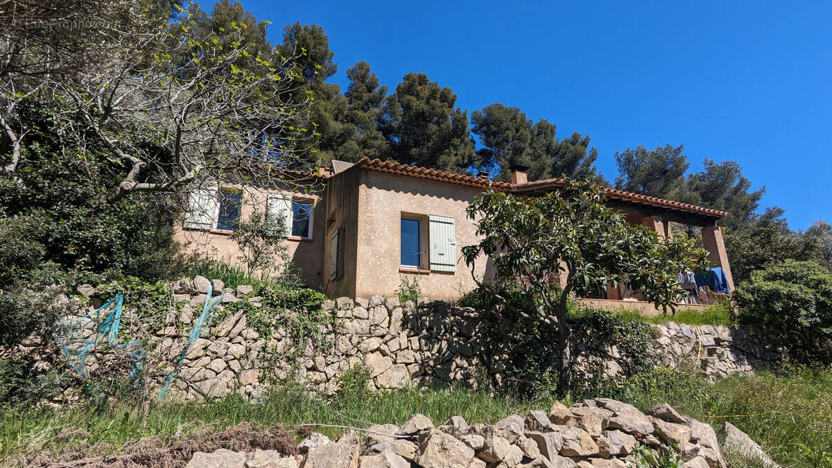 Maison à LE REVEST-LES-EAUX