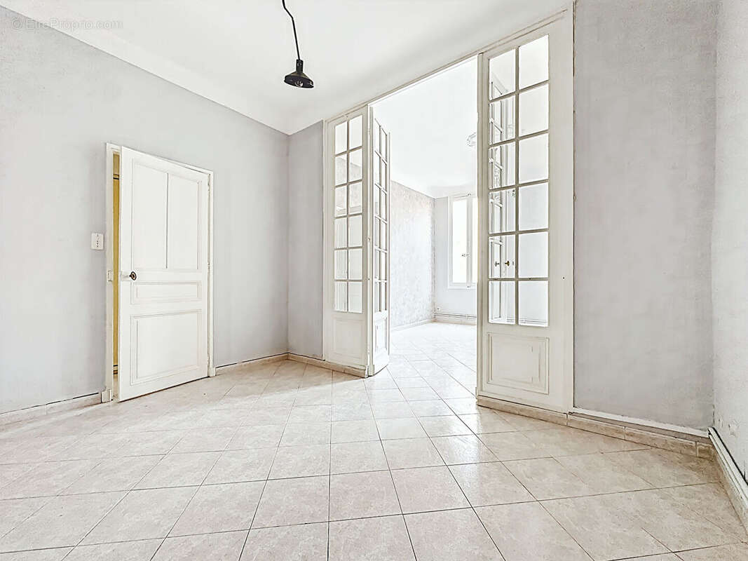 Appartement à MARSEILLE-5E