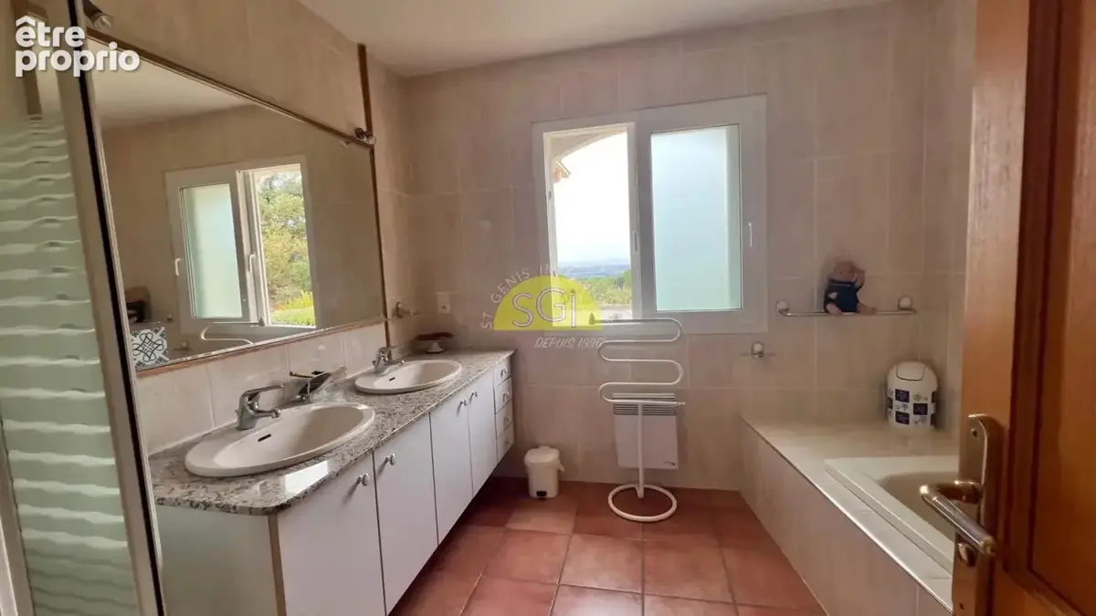 Belle villa climatisée de plain-pied avec piscine et garage sur 5 153 m² de terrain - photo 17