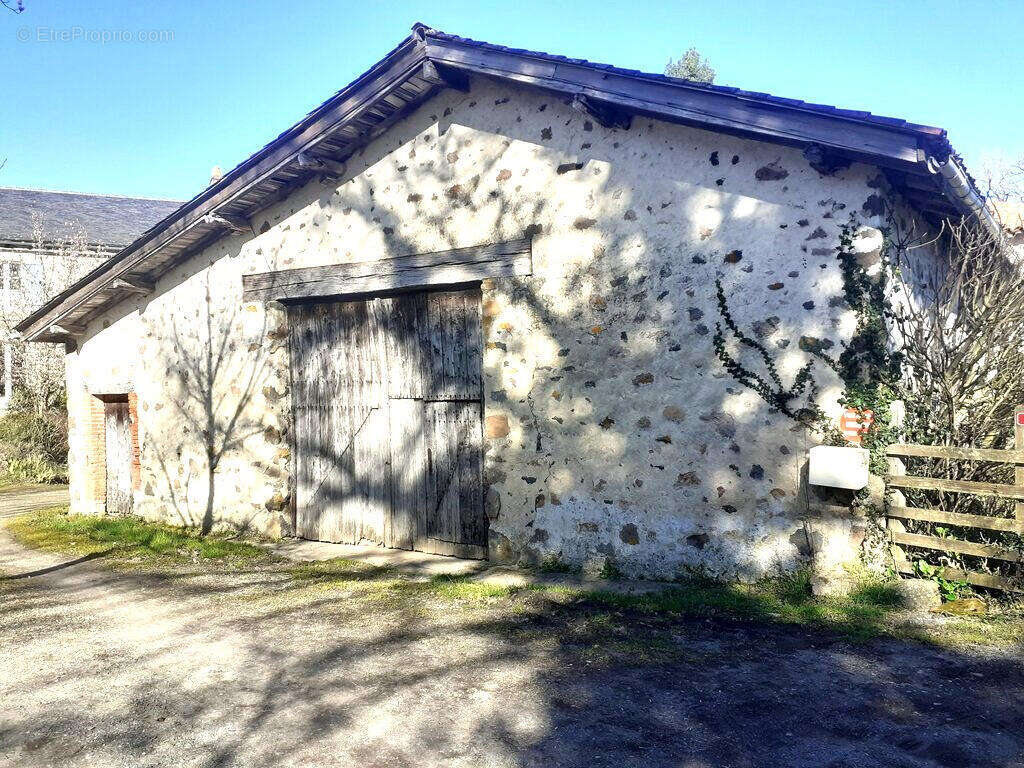 GRANGE - Maison à ASNIERES-SUR-BLOUR