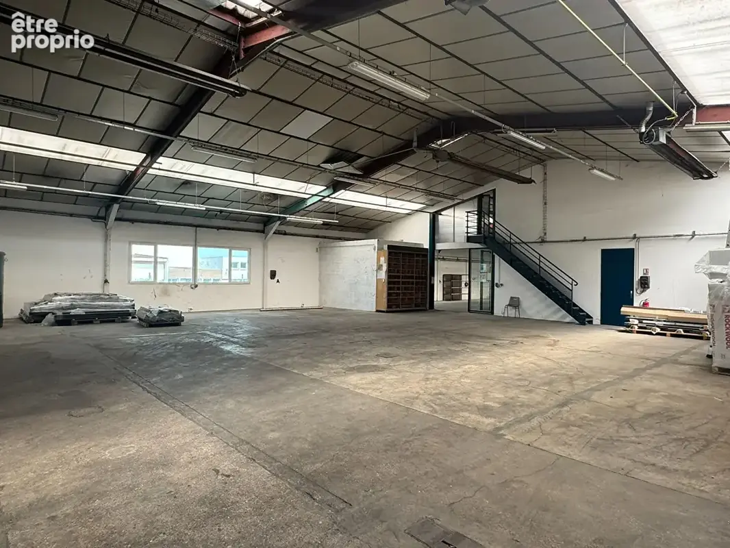 Bâtiment d'activité avec bureaux - 2245 m² - Zone Reims/Tinqueux - photo 5