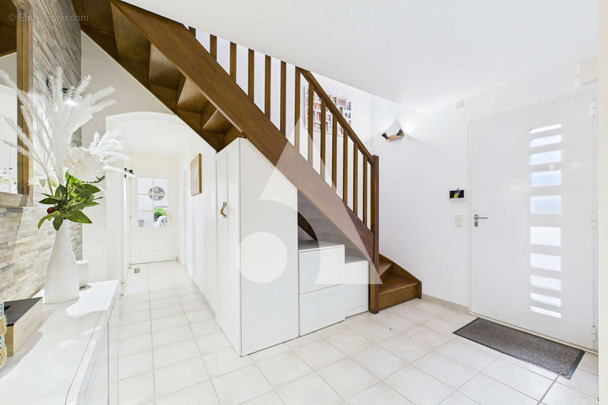 Maison familiale avec logement indépendant - La Roche-sur-Yon 260 m² habitable - photo 5
