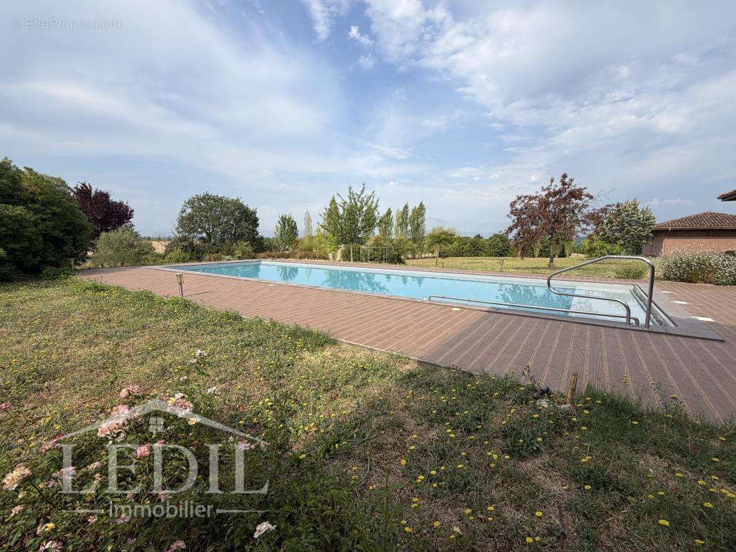 Belle propriété av garage, piscine et terrain clos - photo 4