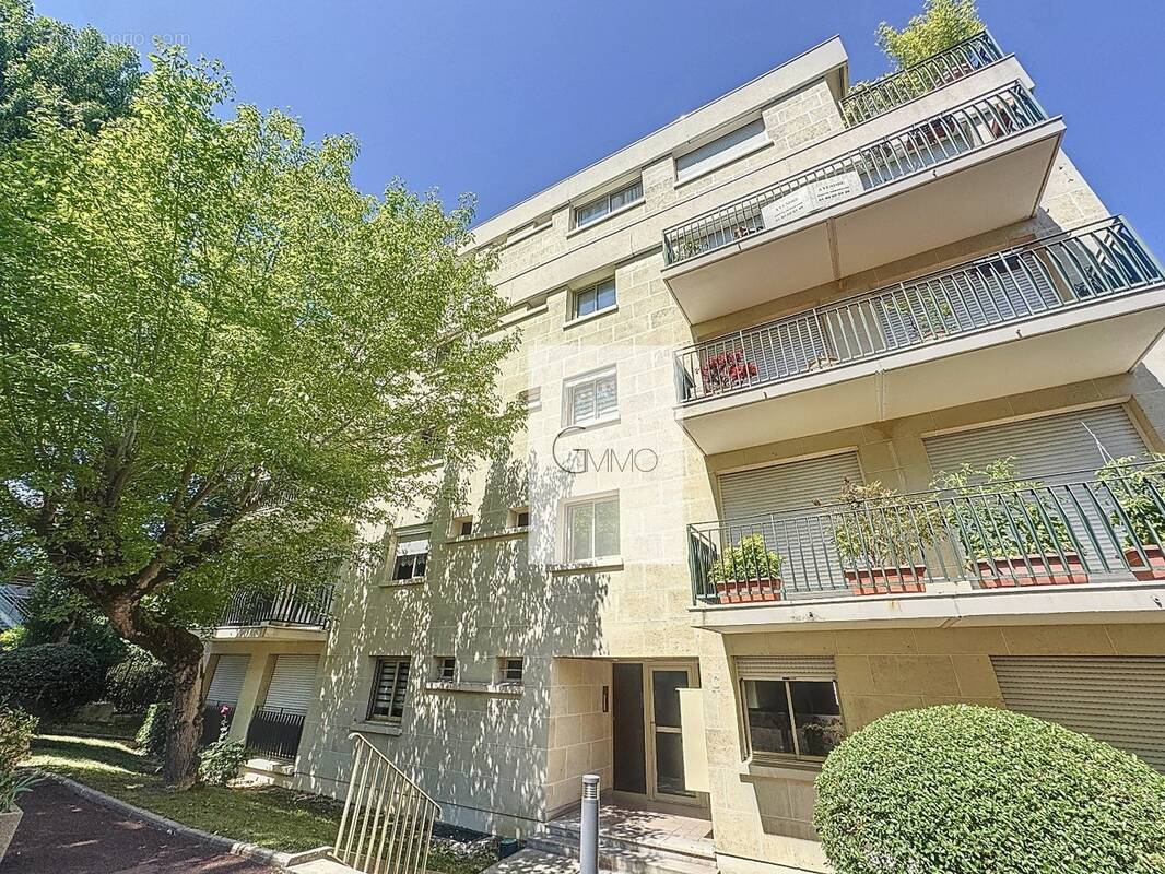 Appartement à L&#039;HAY-LES-ROSES