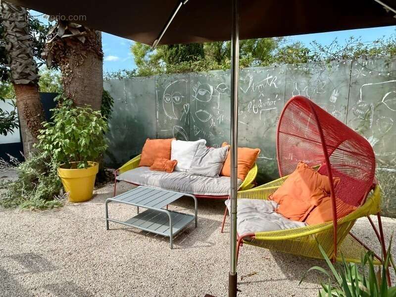 Magnifique PROPRIETE : Maison De Maître Et  Deux Dépendances (  17 Pièces / 400 M² )  Située à VERARGUES (34) DEDIEE A UN PROJET - photo 33