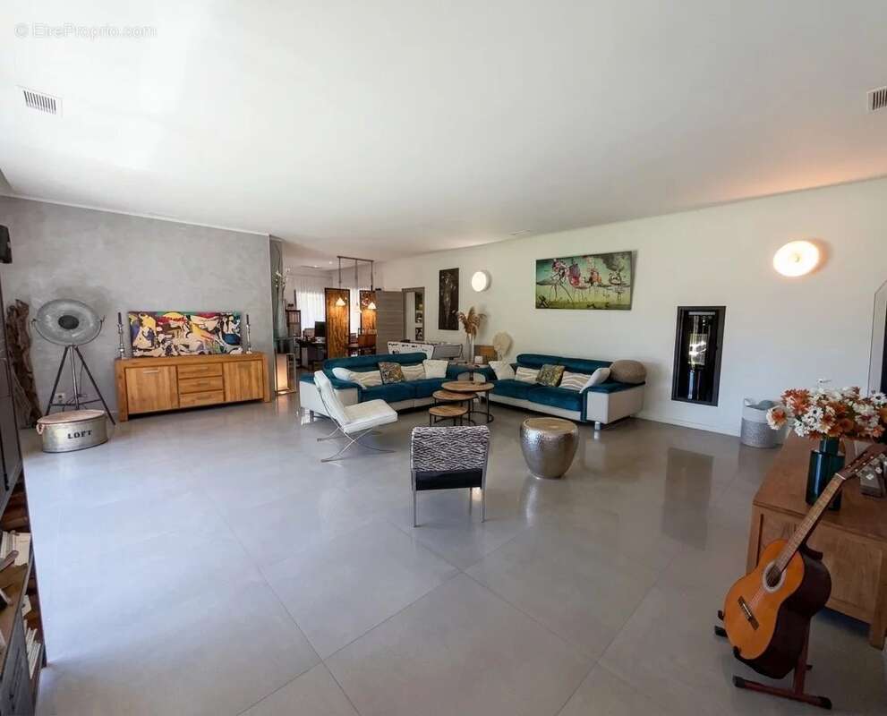 Maison à SOLLIES-TOUCAS