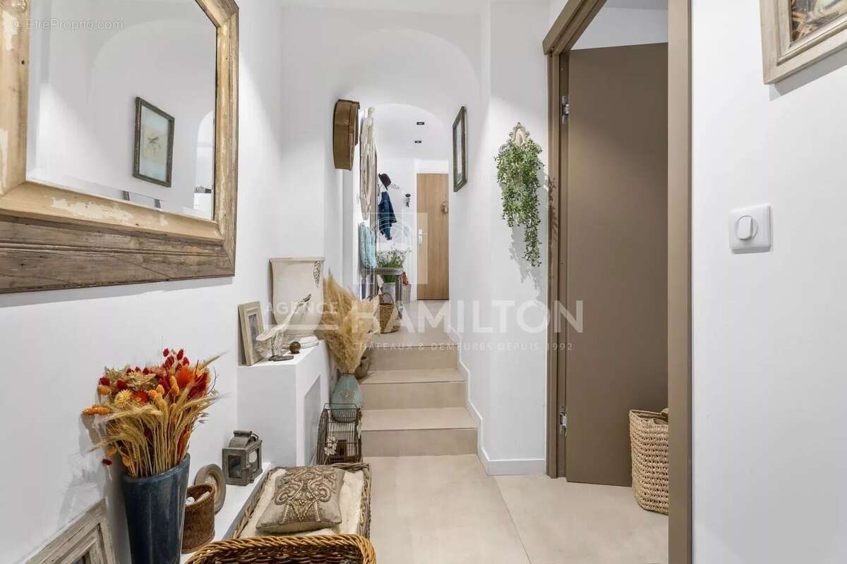 Appartement à CHATEAUNEUF-GRASSE