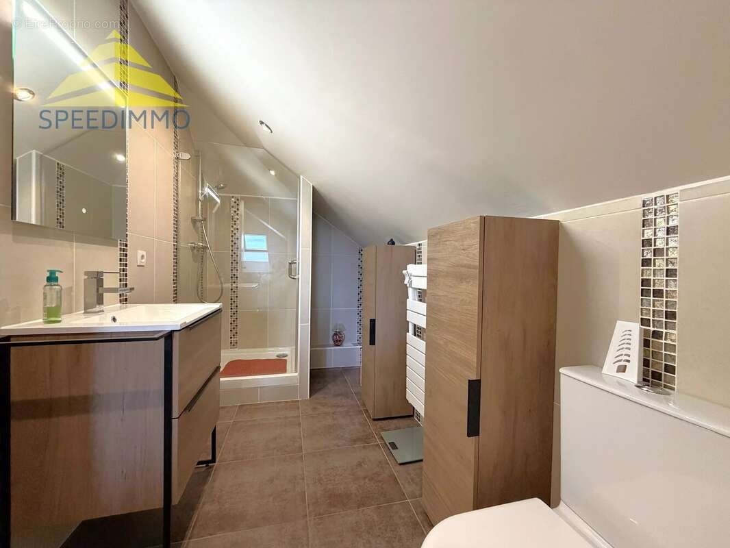 Appartement à MANDRES-LES-ROSES