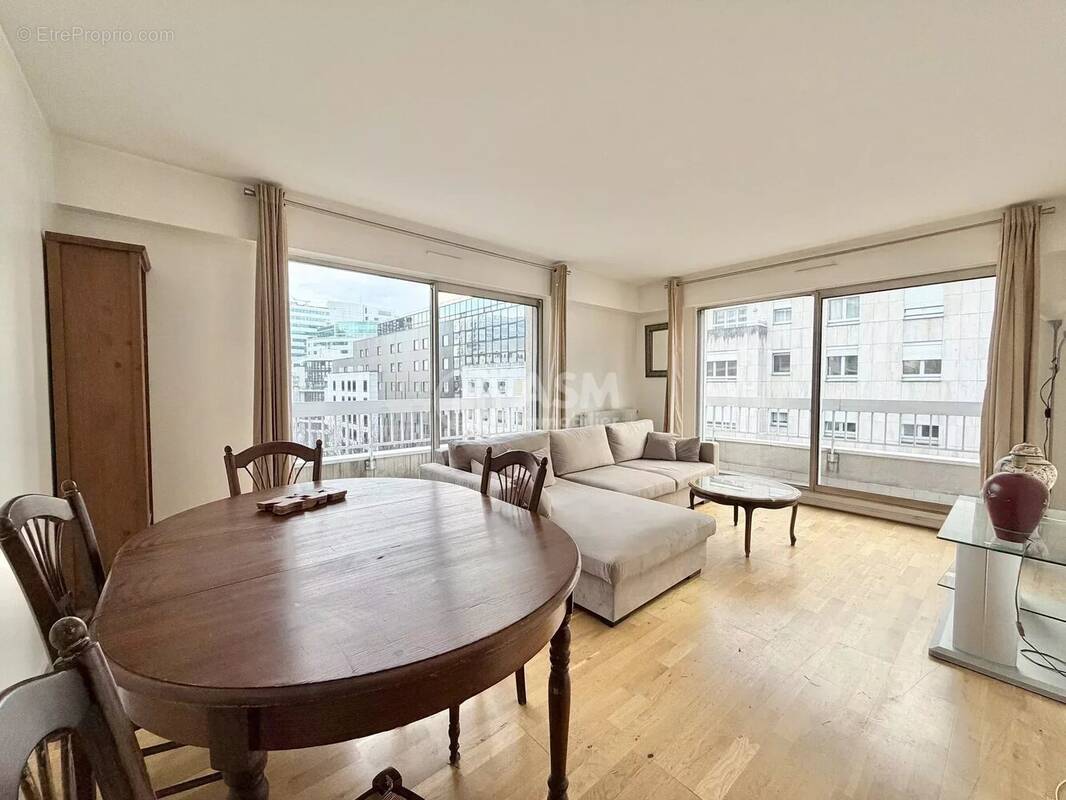 Appartement à COURBEVOIE