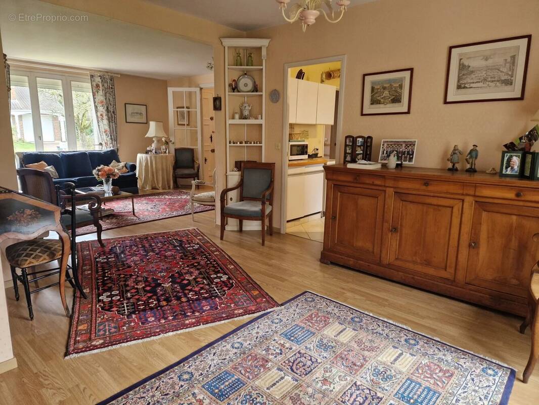 Maison 180 m² à Voisins-Le-Bretonneux  - photo 4