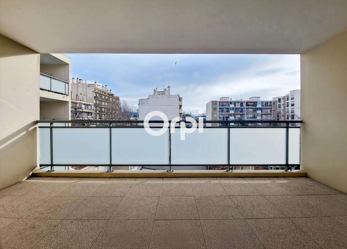 Appartement à MARSEILLE-5E