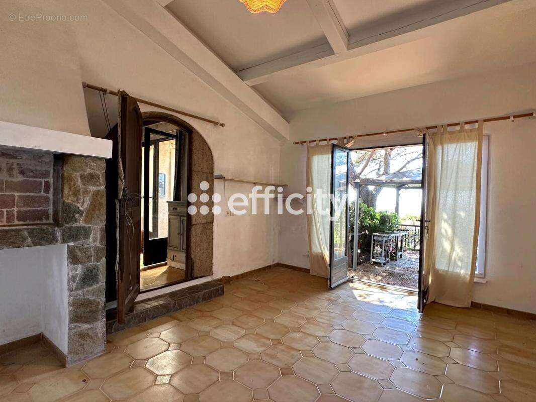 Maison à SAUSSET-LES-PINS