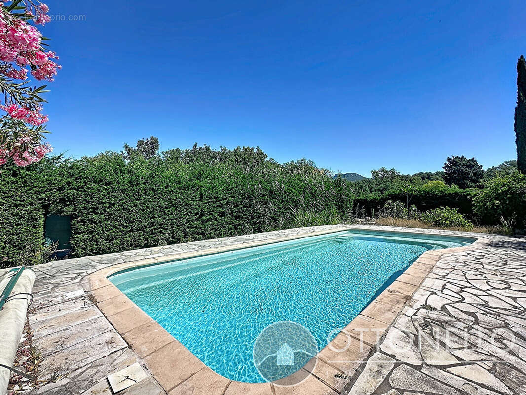 Maison à ROQUEBRUNE-SUR-ARGENS