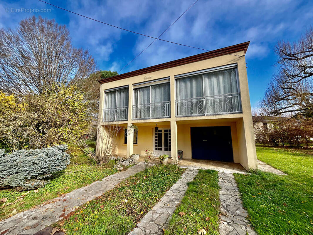 Secteur CASTELMORON-SUR-LOT, dans un secteur résidentiel à proximité des commerces, cette maison vous offre pas moins de 179,31  - photo 18