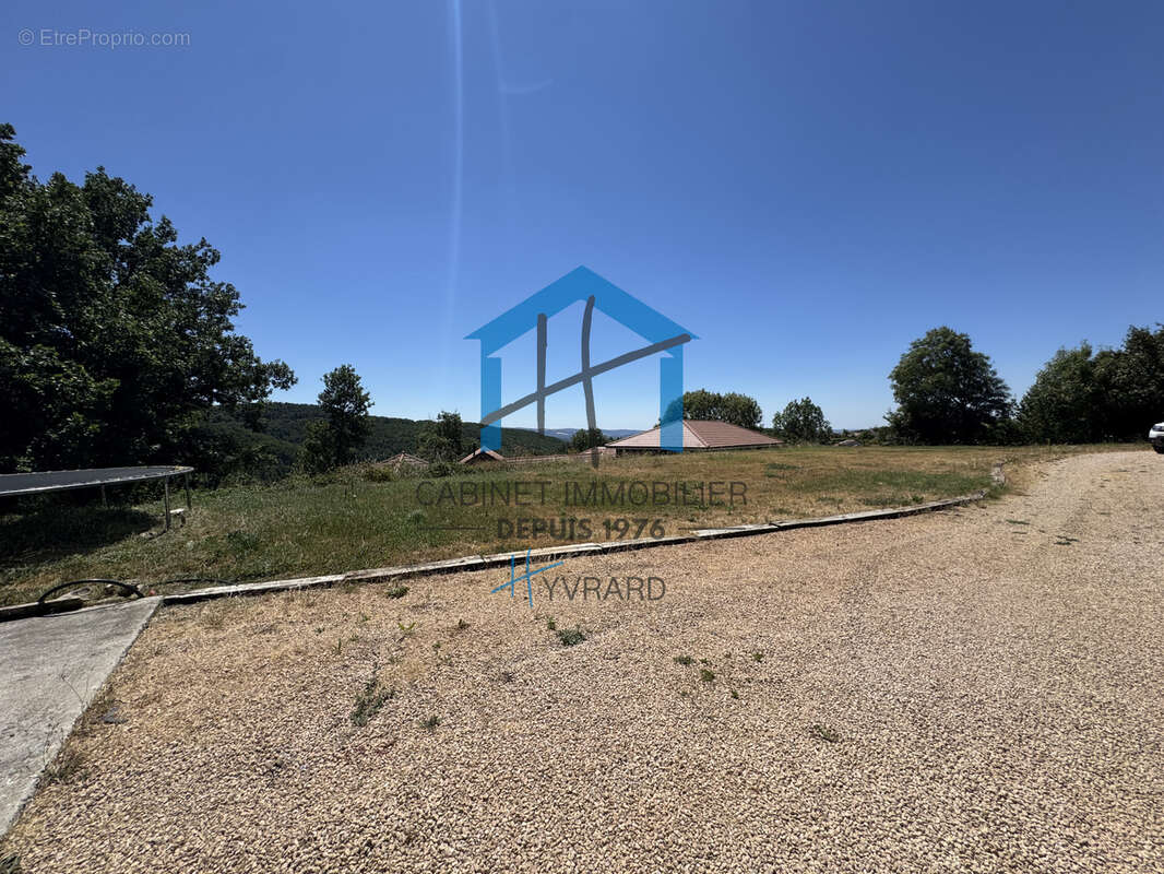Maison familiale de 192 m2 au sol (155 m2 habitables) avec terrain de 1499 m2 - photo 7