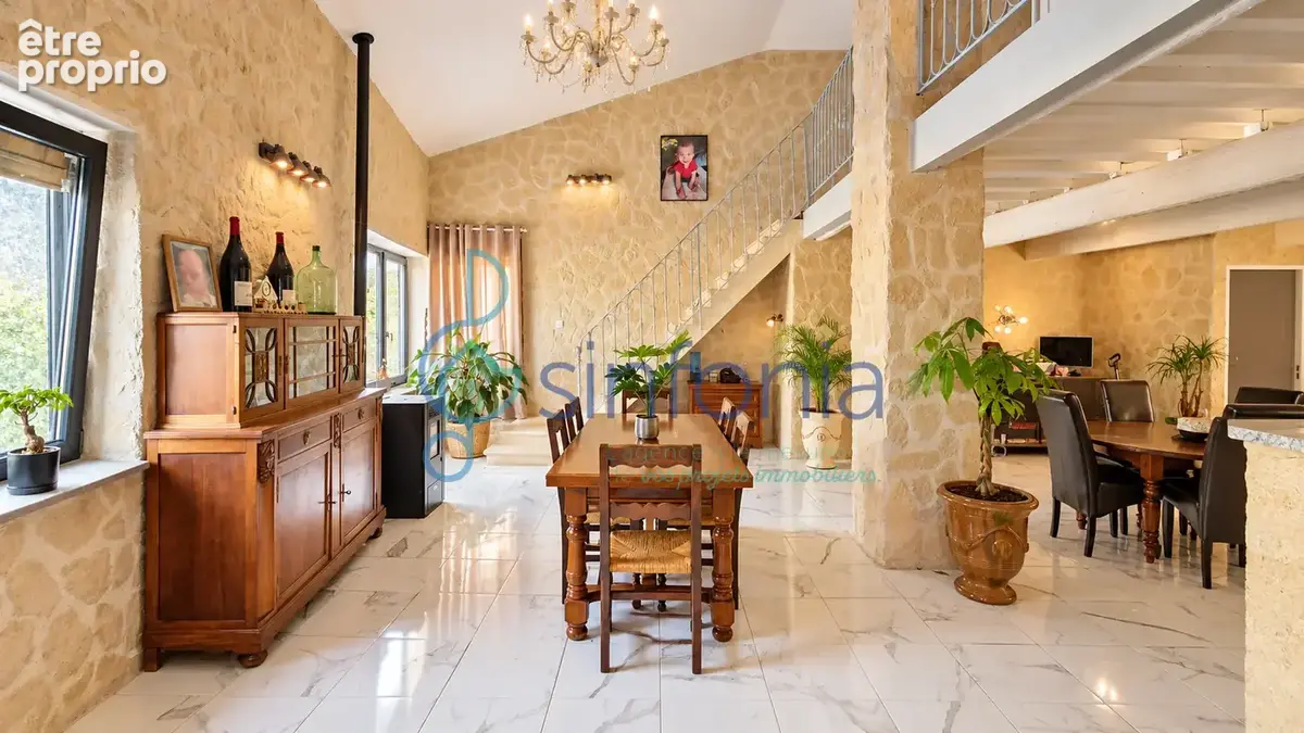POUZILHAC Maison de caractère en pierre de 167 m2, terrasse et cour - photo 3