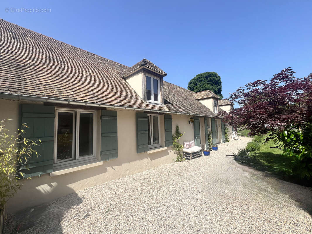 Maison à HOUDAN