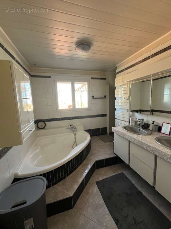 Maison à POUGNE-HERISSON