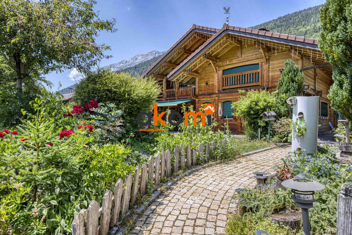 Maison 386 m² à Saint-Jean-De-Sixt  - photo 2