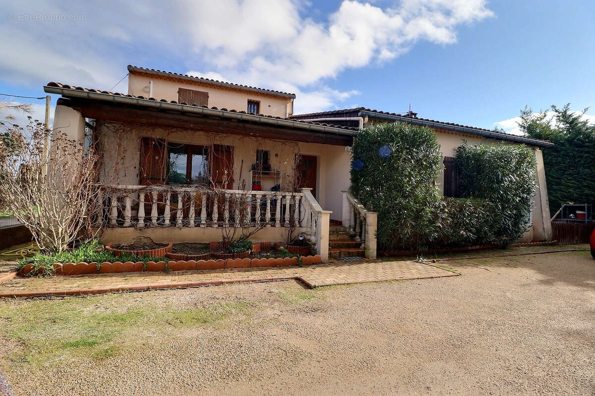 Maison à ENTRAIGUES-SUR-LA-SORGUE