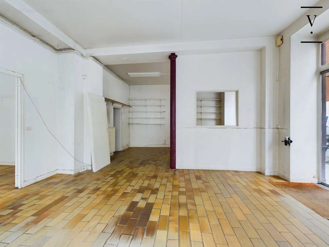 Commerce à PARIS-6E