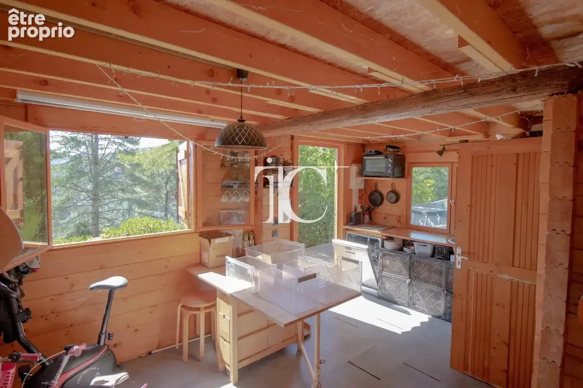 Petit chalet en pleine nature  20 m² habitables  Terrain constructible de 3 846 m² - photo 5