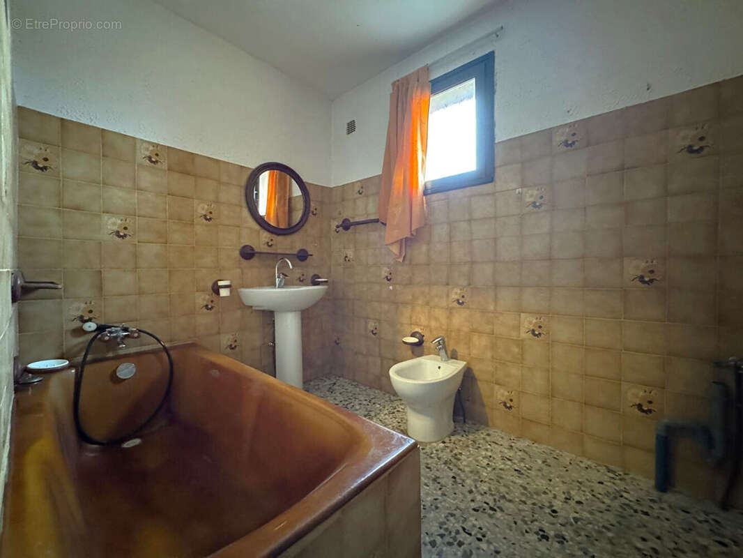 Maison à POUZILHAC