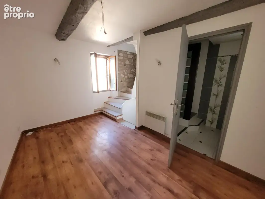 Fleury : Très agréable maison de village de type III avec 2 chambres sur 3 niveaux centre village au calme. - photo 6