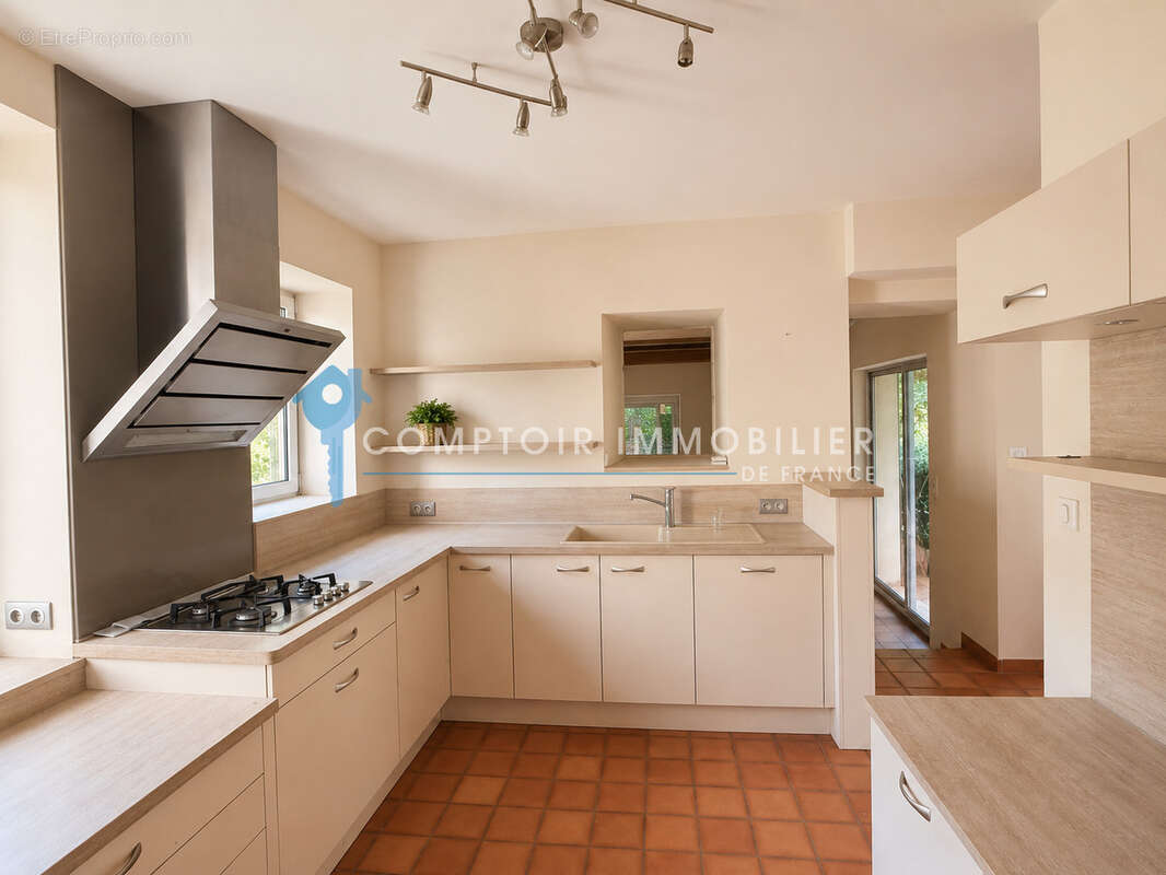 Meyras   Maison individuelle avec 3 800 m2 de terrain attenant, bois et vue dégagée - photo 6