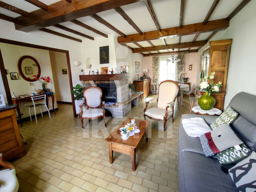 Maison à GENISSIEUX