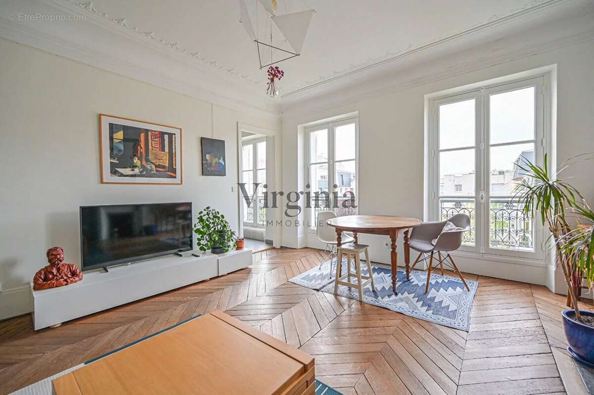 Appartement à CHARENTON-LE-PONT