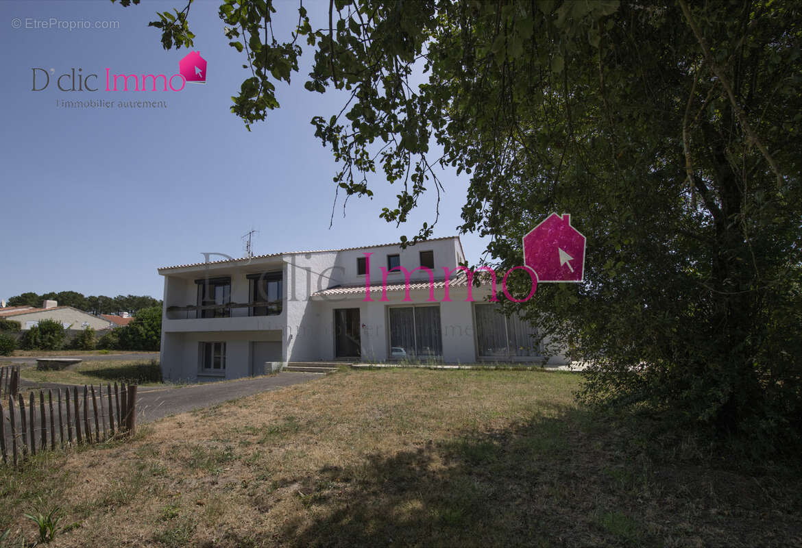 SOULLANS -Maison familiale de 160m2 habitable - 6 chambres - terrain de 1584m2 - centre ville - photo 16
