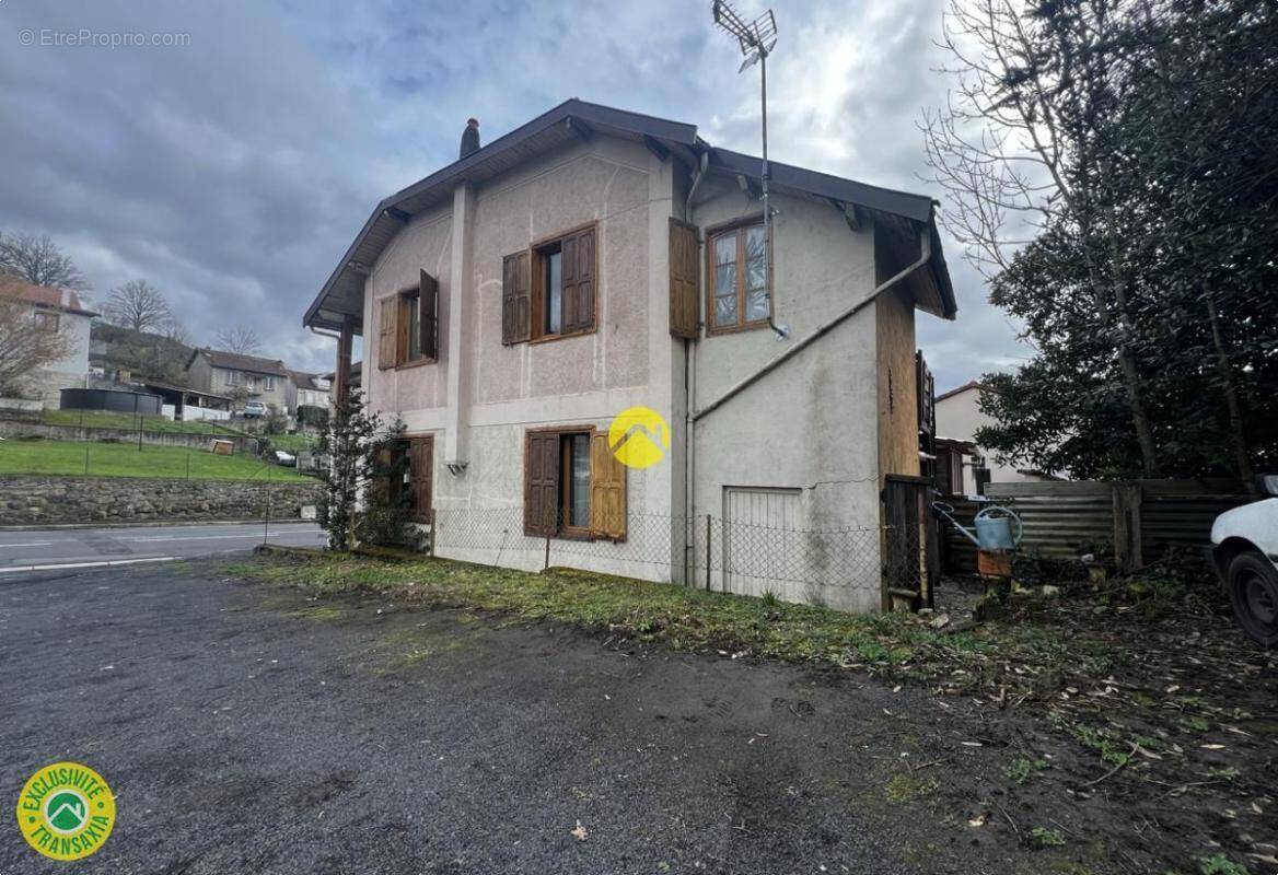Maison à YDES