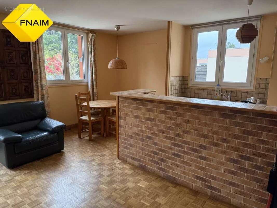 Appartement à SAULX-LES-CHARTREUX