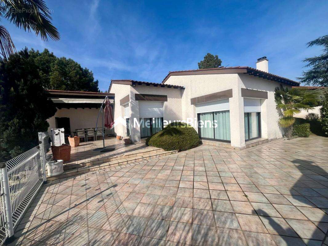 Maison à SURY-LE-COMTAL