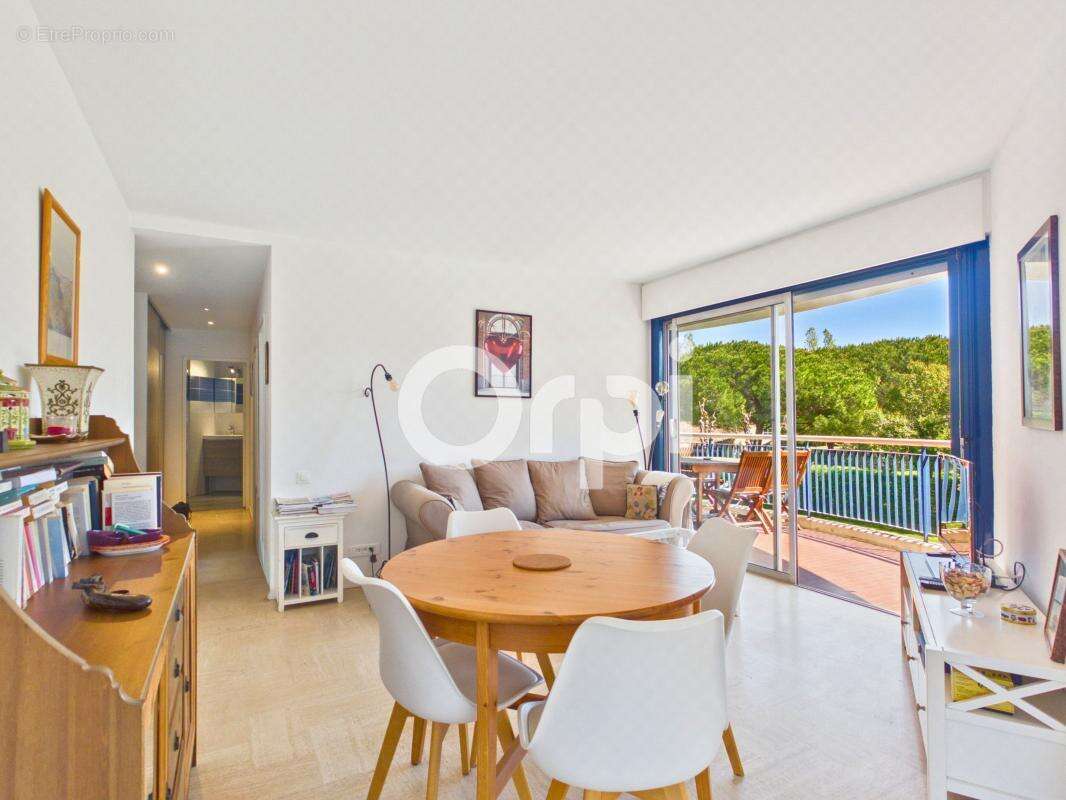 Appartement à MANDELIEU-LA-NAPOULE