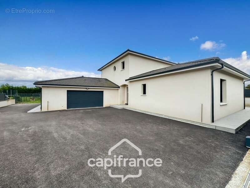 Maison à CLONAS-SUR-VAREZE